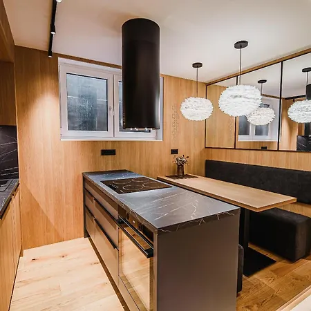 Slavec With Free Onsite Parking