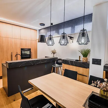 Slavec With Free Onsite Parking *