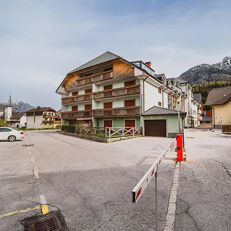 Slavec With Free Onsite Parking *