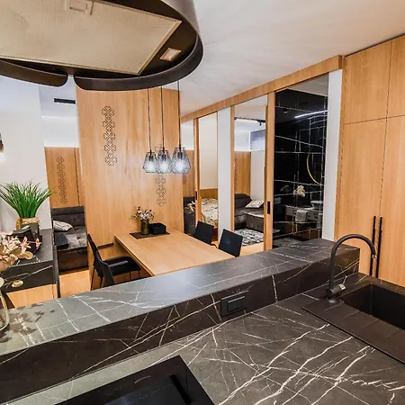 Slavec With Free Onsite Parking *