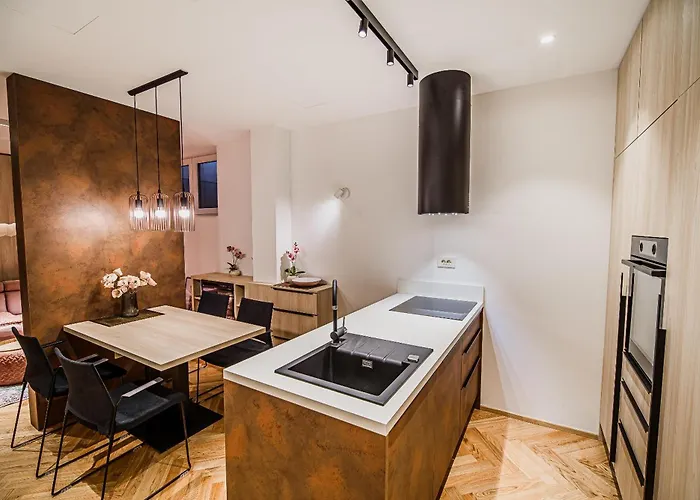 Slavec With Free Onsite Parking شقة