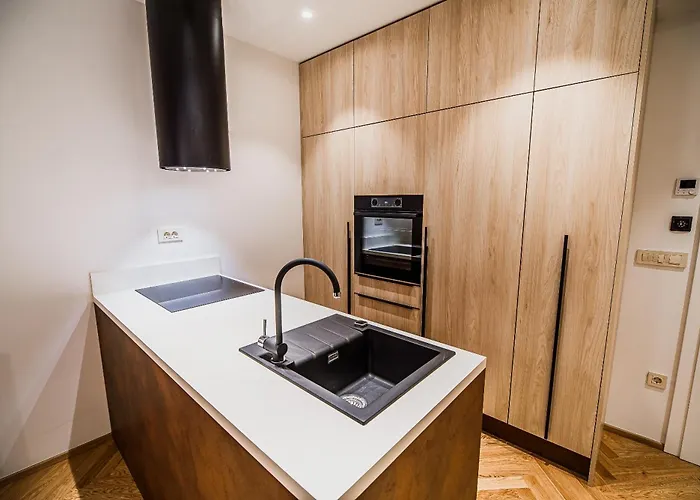 Slavec With Free Onsite Parking شقة