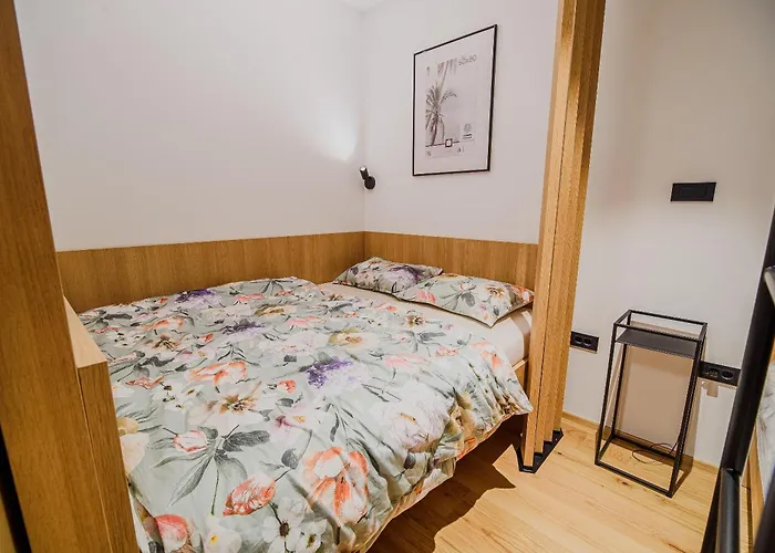 Slavec With Free Onsite Parking شقة