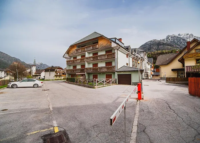 Slavec With Free Onsite Parking *