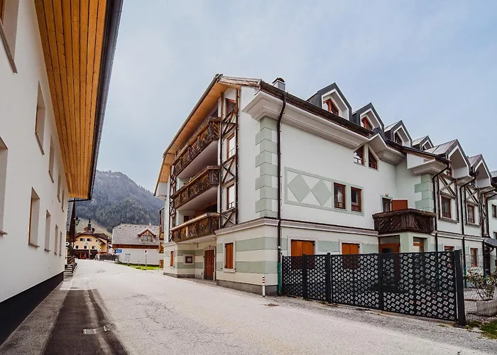 Slavec With Free Onsite Parking شقة *